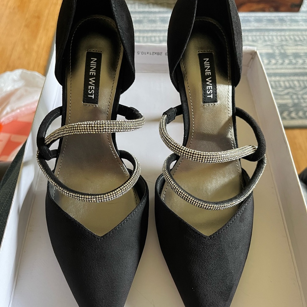 Nine West Black Heels with Elegant X-Strap Design